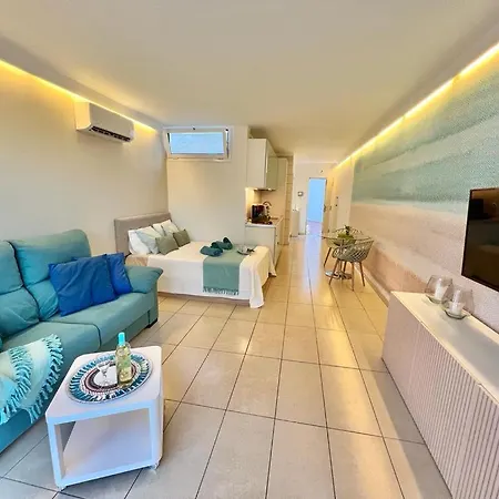 Apartment On The Wave *